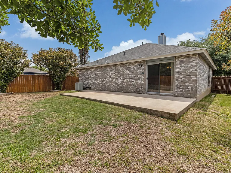 6315 Regency Ln — Photo 4