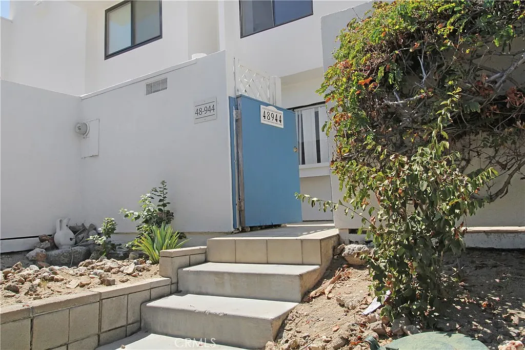 3 bed, 3.0 bath, 1348 sqft, $2,650 — Photo 1