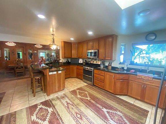 3rd image of 320 Airport Rd
