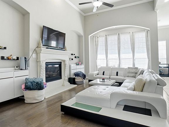 4th image of 908 Canyon Oak Dr