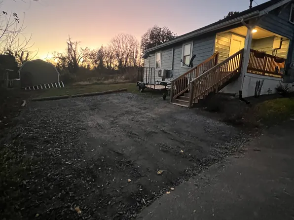 605 Center St NW, Lenoir, NC 28645