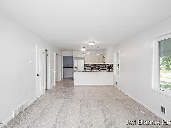 5th image of 757 Ferndale Ave NW