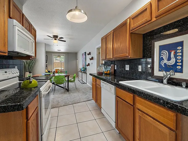 2314 Meade St — Photo 4