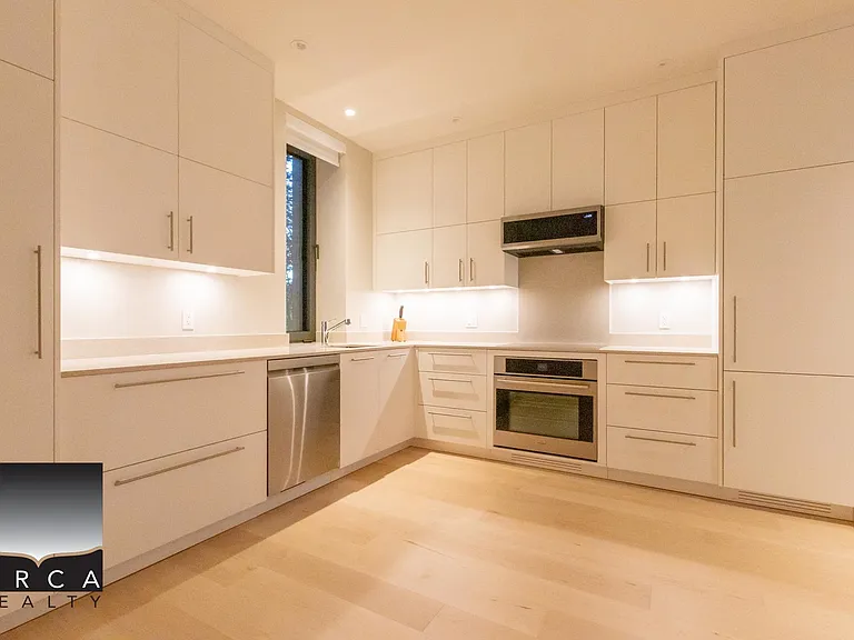 8885 Lawrence Way — Photo 7