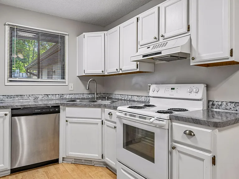 13316 Zenith Ln — Photo 12