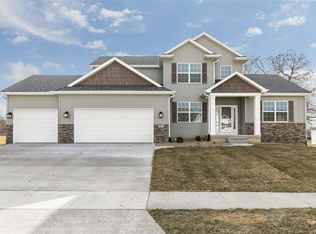 2664 Brookfield Dr, Marion, IA 52302