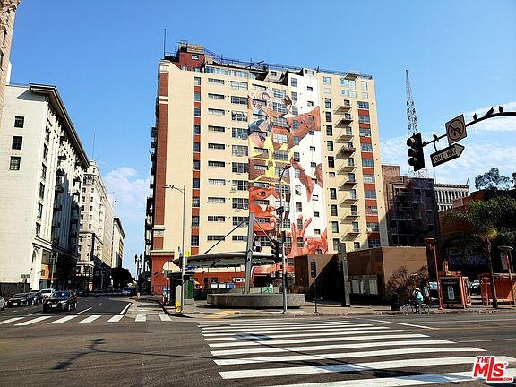 2nd image of 312 W 5th St APT 523