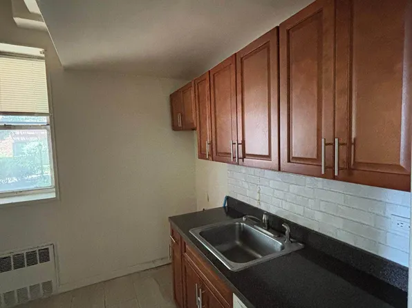 63-11 Queens Boulevard image 7 of 8