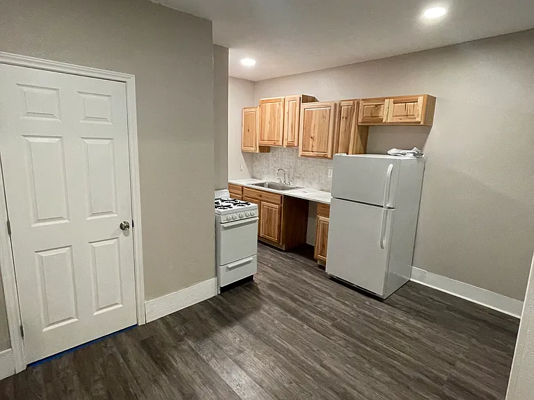 1410 W Oak St #6 — Photo 1