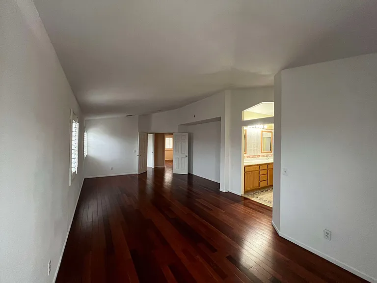 148 E Hazeltine St — Photo 22