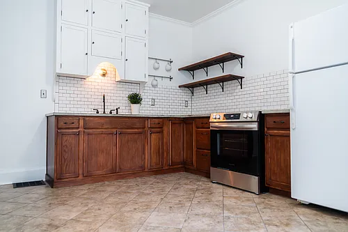 117 E Vine St Photo 1