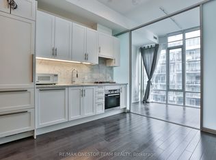 29 Queens Quay E #819, Toronto, ON M5E 0A4