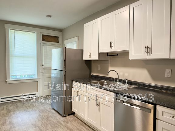 5th image of 122 Houston Ave #1