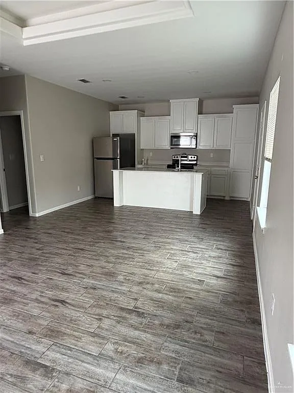 3 bed, 2.0 bath, 1020 sqft, $1,300 — Photo 3