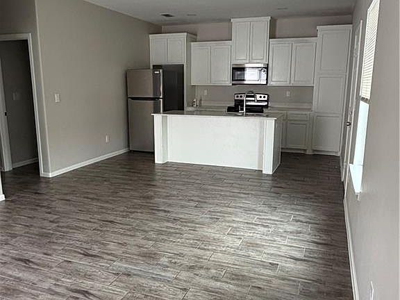 3rd image of 3304 Wolf Creek Ave #4