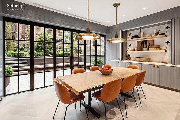 Sold by Sotheby's International Realty | media 11