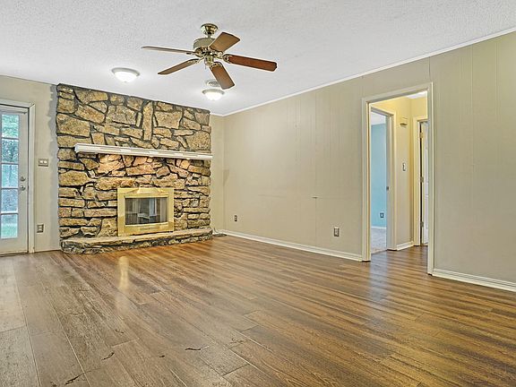 3rd image of 1102 W 17th Ter