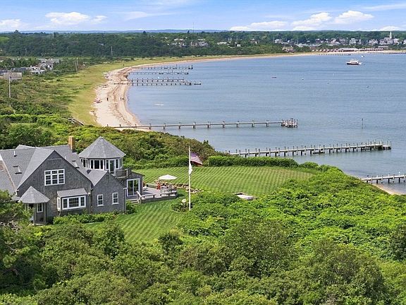 2nd image of 139 Chappaquiddick Rd