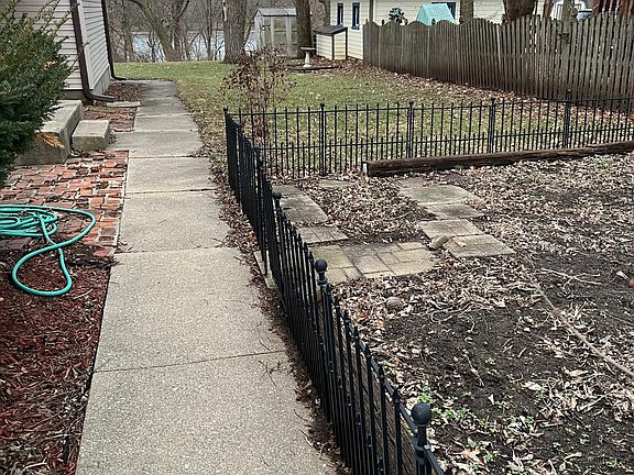 2nd image of 723 E Illinois Ave #1W