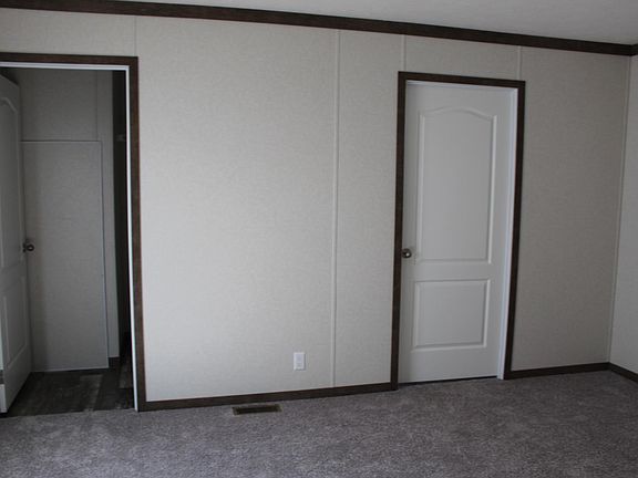 2nd image of 252 Bayberry Ln
