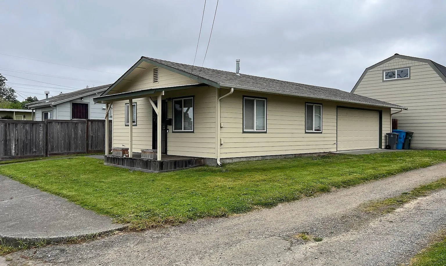 3305 R St — Photo 2