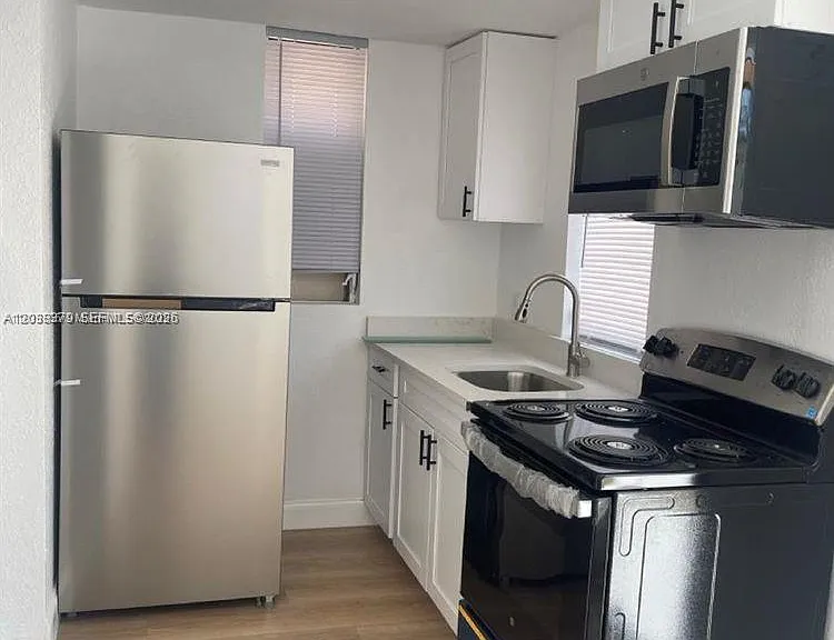 219 SW 21st Ave #3 — Photo 1