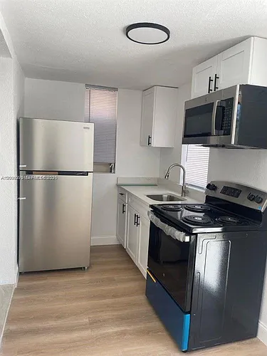 219 SW 21st Ave #3 Photo 1