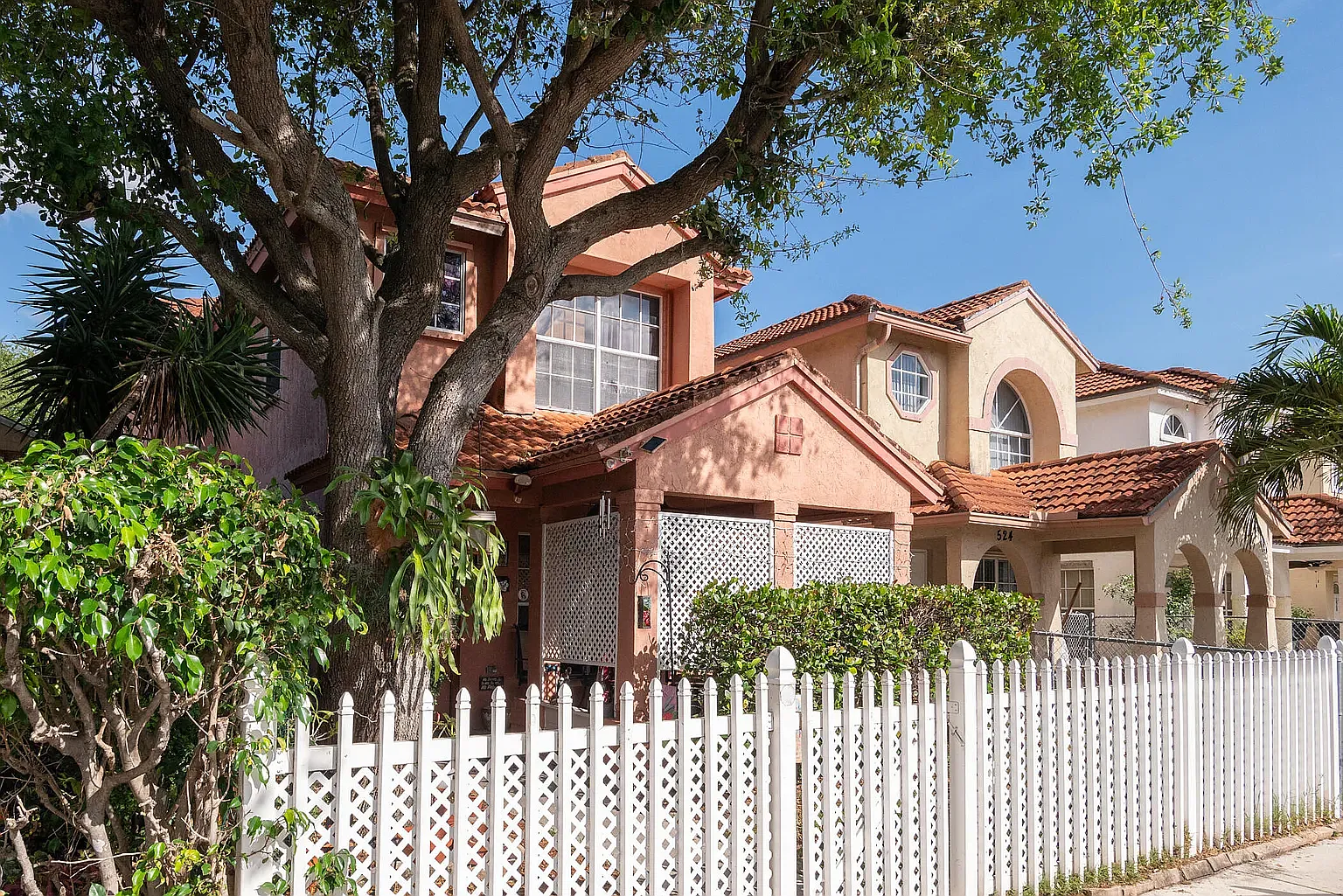 3 bed, 1573 sqft, $2,500 — Photo 1