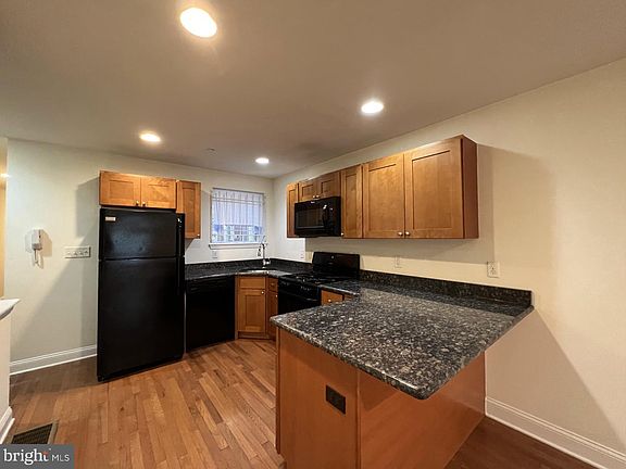 3rd image of 2219 N Camac St