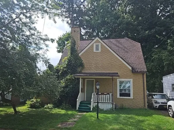 63 Meadow Ln, Jamestown, NY 14701