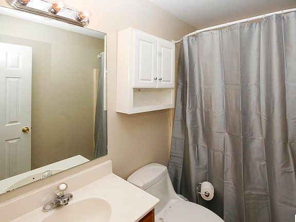 4th image of 318 Teresa Ann Dr