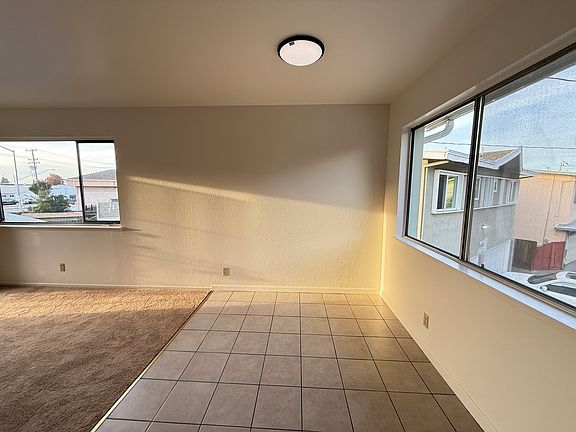 3rd image of 821 Coburn Ct APT D