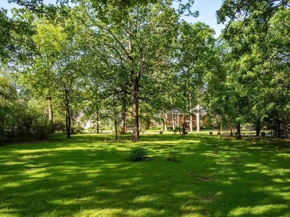 492 Valley Club Cir, Little Rock, AR 72212