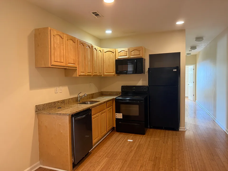 1928 W Diamond St #2