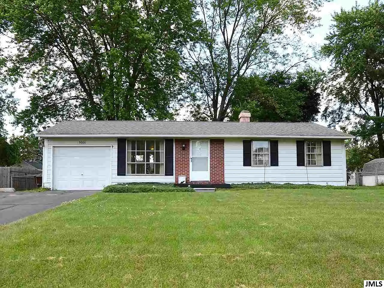 5666 Poplar Dr photo 1