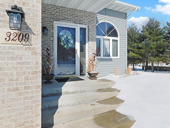 2nd image of 3209 Alyce Dr