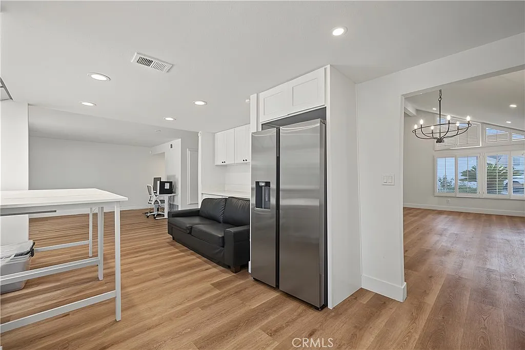 4 bed, 2327 sqft, $5,500 — Photo 3