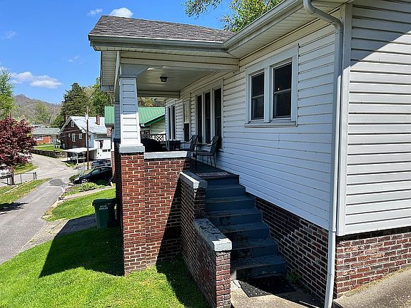 3rd image of 605 Hickory Ln