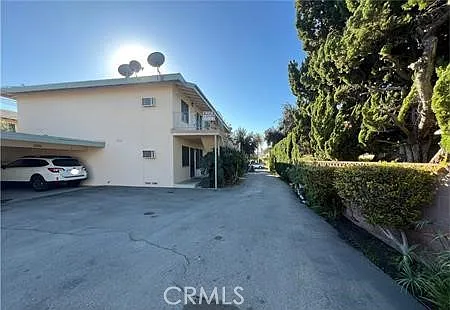 469 E Algrove St #6 — Photo 13