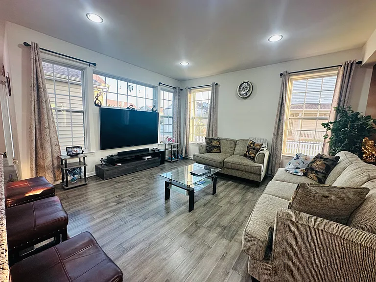 2816 Mondrian Ln — Photo 15