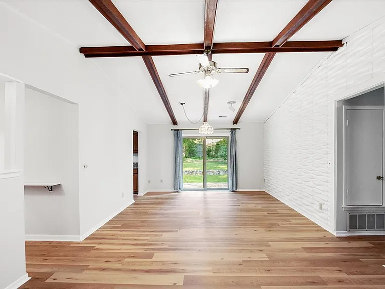1607 Burnley Dr — Photo 15