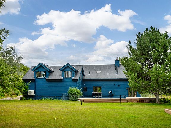 Huge backyard - plenty of space for entertaining and pets
