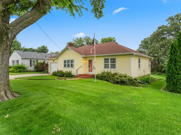1112 S 12th Ave W, Newton, IA 50208
