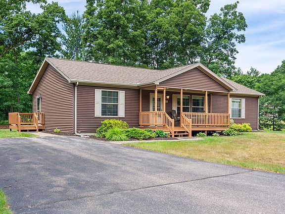 3rd image of 303 Berry Ln