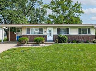 825 Bellarmine Ln, Florissant, MO 63031