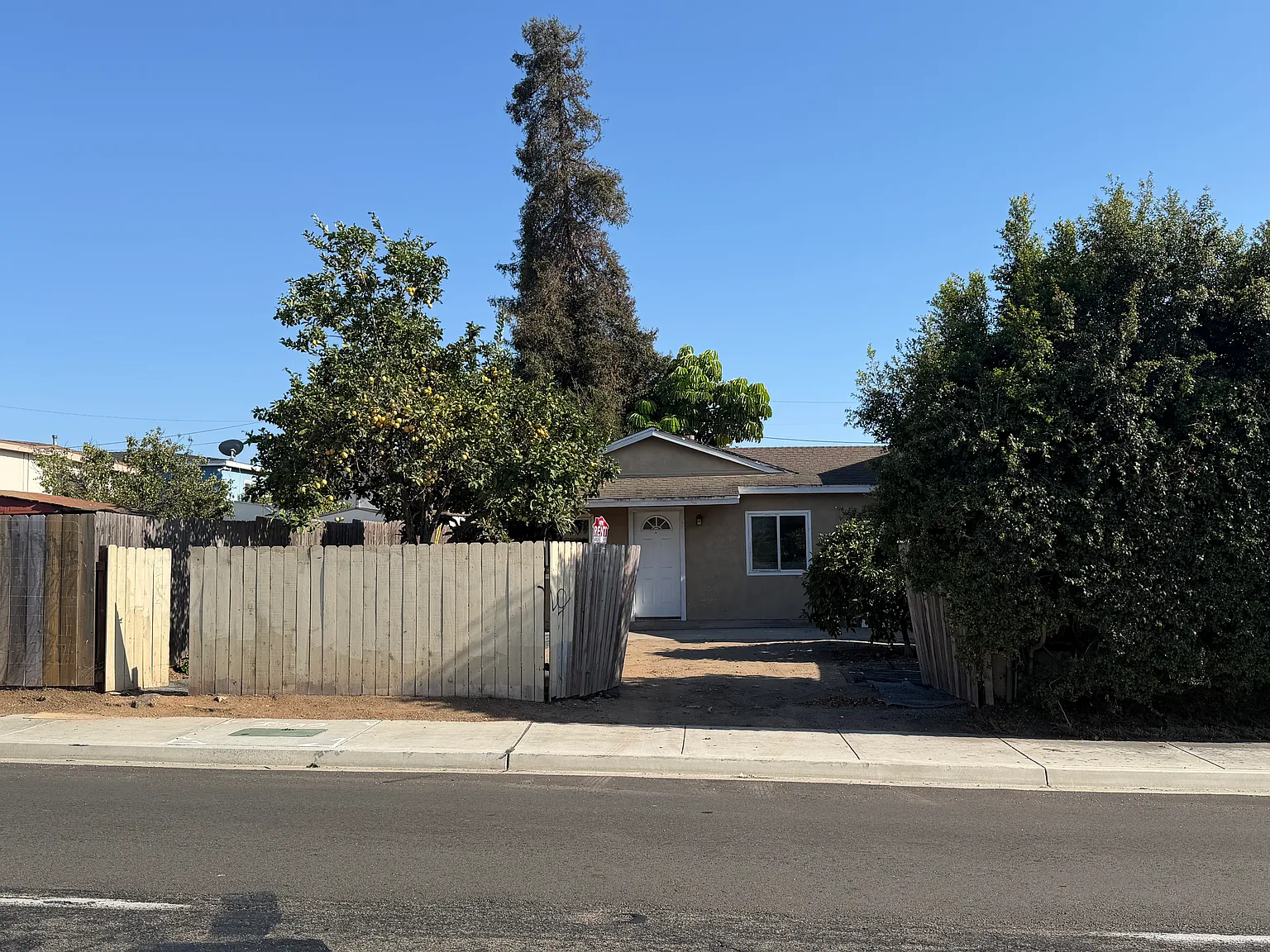 2 bed, 800 sqft, $2,400 — Photo 2