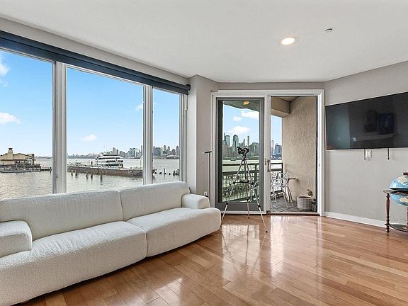 2nd image of 600 Harbor Blvd Unit 867