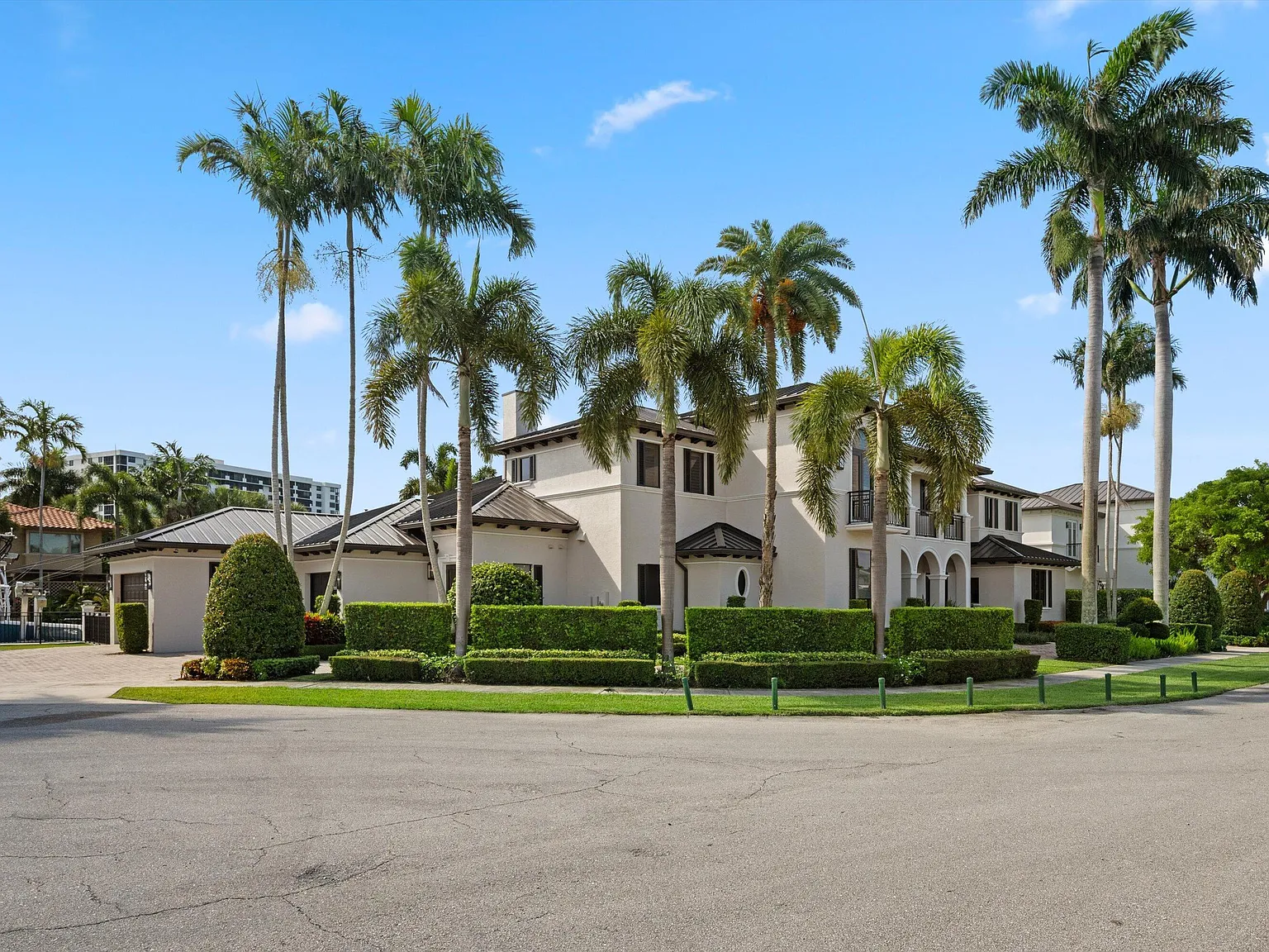 5 bed, 7.0 bath, 5823 sqft, $37,500 — Photo 4