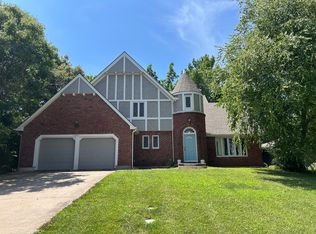10605 W 108th Ter, Overland Park, KS 66210
