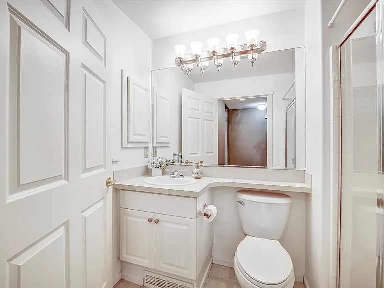 4319 NE 5th Ct — Photo 13